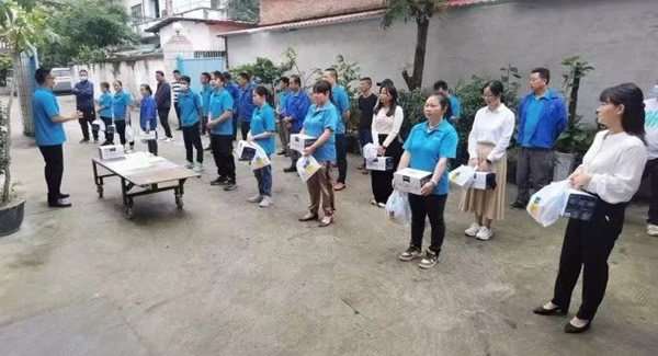 致敬勞動(dòng)者，感悟勞動(dòng)的意義|廣有五金&東莞合頁?